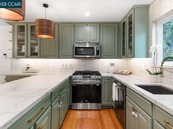 6701 Sobrante Rd, Oakland CA 94611