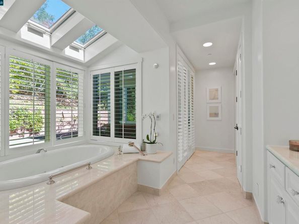 15 Orinda View Road, Orinda CA 94563