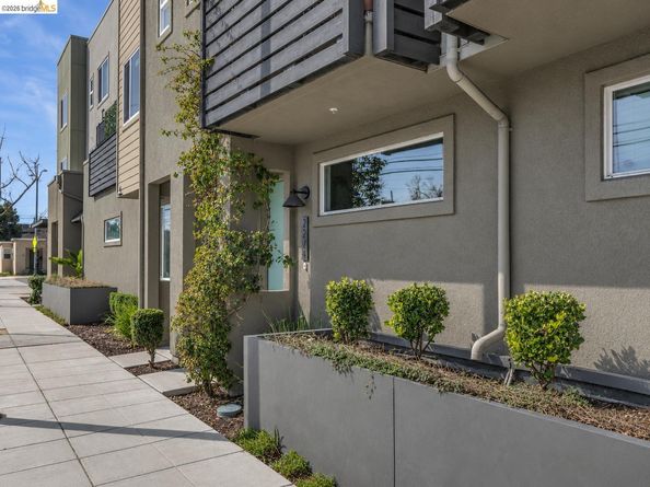 2229 Myrtle ST, Oakland CA 94607