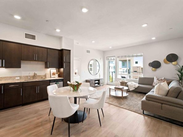 314 Llano De Los Robles Ave 7, San Jose CA 95136