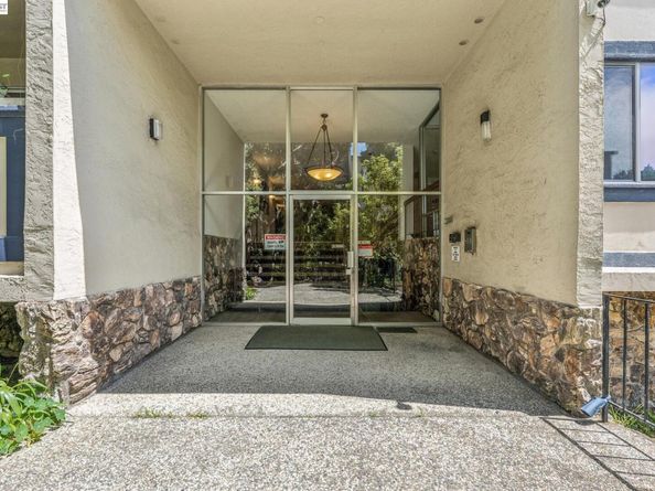 955 Shorepoint Ct 111, Alameda CA 94501