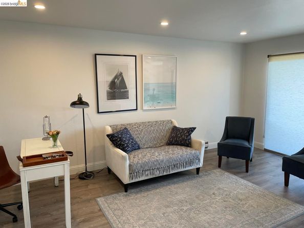 Undisclosed Address #41139663, Emeryville CA 94608