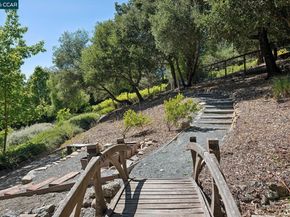 31 Sandy Ct, Orinda CA 94563