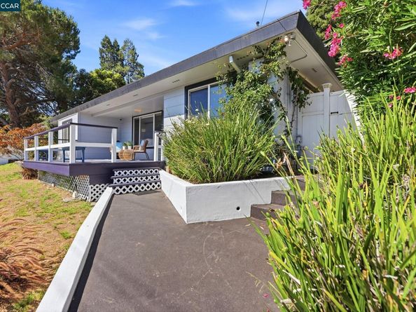 8019 Sterling Dr, Oakland CA 94605