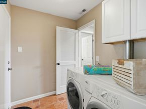 8019 Sterling Dr, Oakland CA 94605