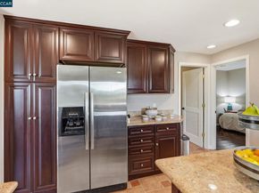 8019 Sterling Dr, Oakland CA 94605