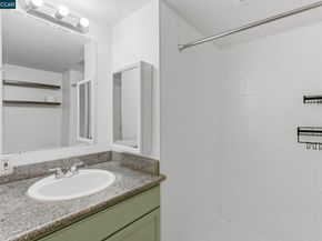 1522 Harmon St, Berkeley CA 94703