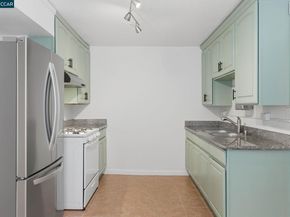 1522 Harmon St, Berkeley CA 94703