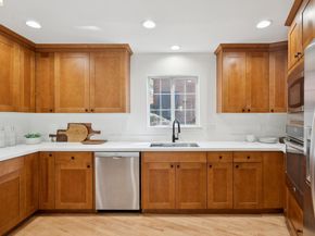 2170 Arrowhead Dr, Oakland CA 94611