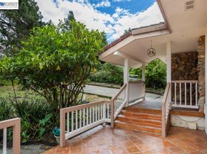 6727 Sunnyslope Ave, Castro Valley CA 94552