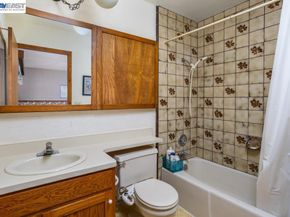 6727 Sunnyslope Ave, Castro Valley CA 94552