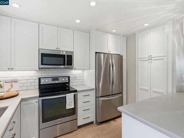 30 Miramonte Dr, Moraga CA 94556
