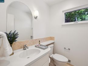 135 Canon Dr, Orinda CA 94563