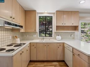 135 Canon Dr, Orinda CA 94563