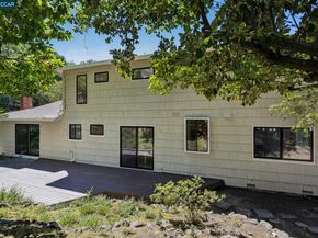 135 Canon Dr, Orinda CA 94563
