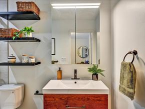 425 Orange St 202, Oakland CA 94610