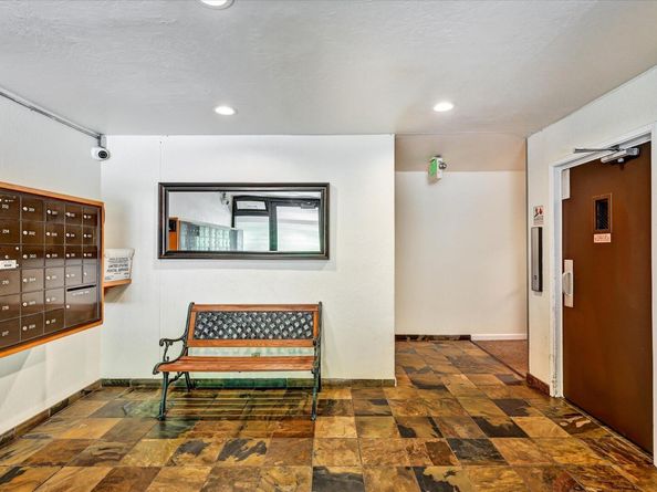 425 Orange St 202, Oakland CA 94610