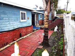 8600 Seneca, Oakland CA 94605
