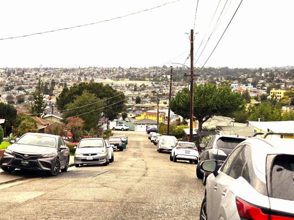 8600 Seneca, Oakland CA 94605