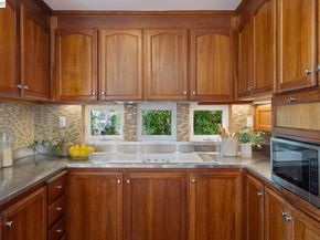 5725 Chelton Dr, Oakland CA 94611