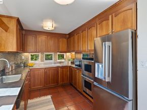 5725 Chelton Dr, Oakland CA 94611