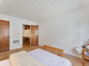 567 Oakland ave 104, Oakland CA 94606