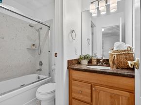 2005 Pleasant Valley Ave 103, Oakland CA 94611