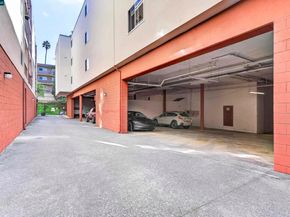 2005 Pleasant Valley Ave 103, Oakland CA 94611