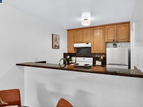2005 Pleasant Valley Ave 103, Oakland CA 94611