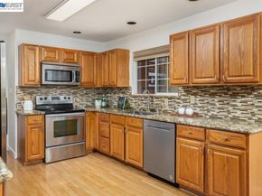 924 Lambaren Ave, Livermore CA 94551