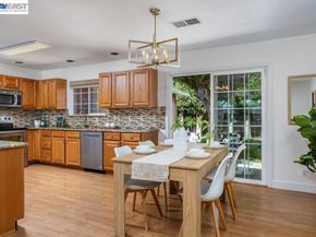 924 Lambaren Ave, Livermore CA 94551