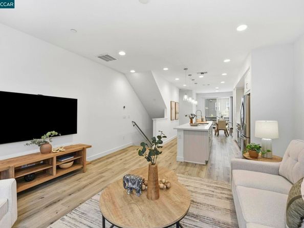 150 Uptown Cir, Oakland CA 94607