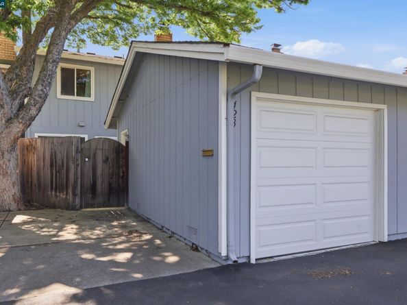 1423 Saint James Pkwy, Concord CA 94521