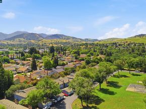 1423 Saint James Pkwy, Concord CA 94521