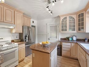 1134 Chatham Rd, Oakland CA 94610