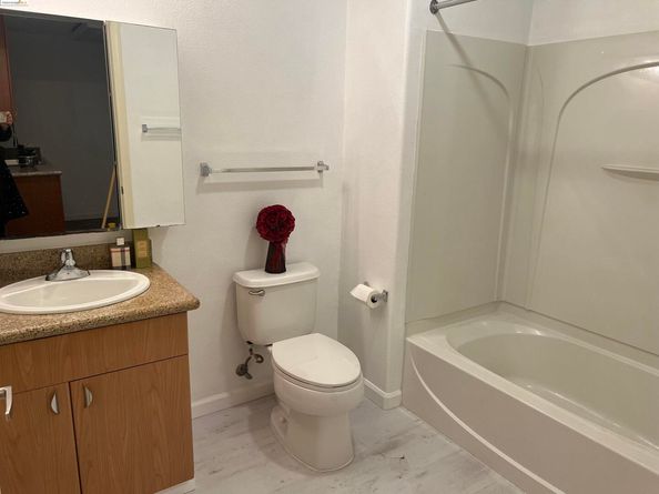 989 Franklin Street 307, Oakland CA 94607