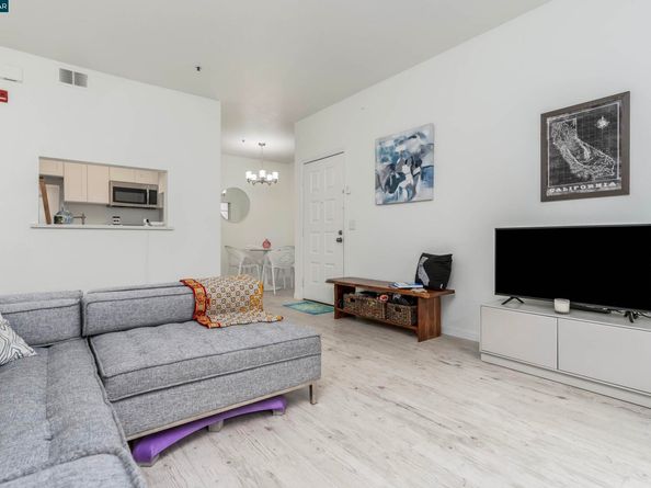 611 Waterford Pl, Pinole CA 94564