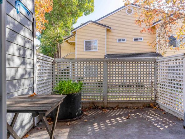 611 Waterford Pl, Pinole CA 94564