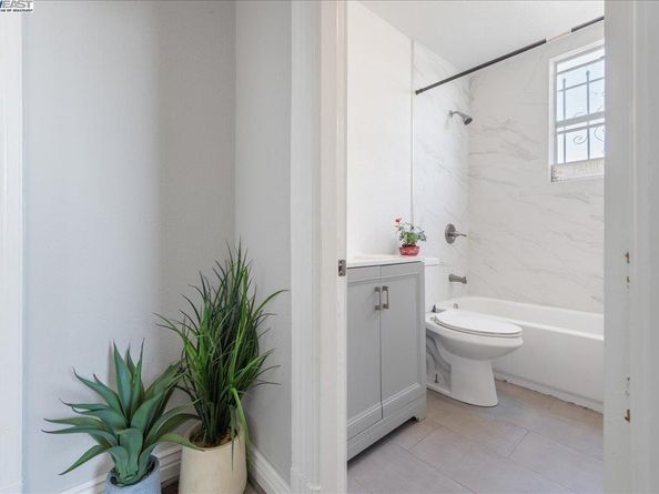 3214 13Th Ave, Oakland CA 94610