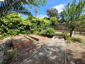 7856 Ney Ave, Oakland CA 94605