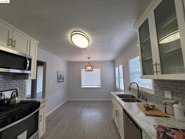 7856 Ney Ave, Oakland CA 94605