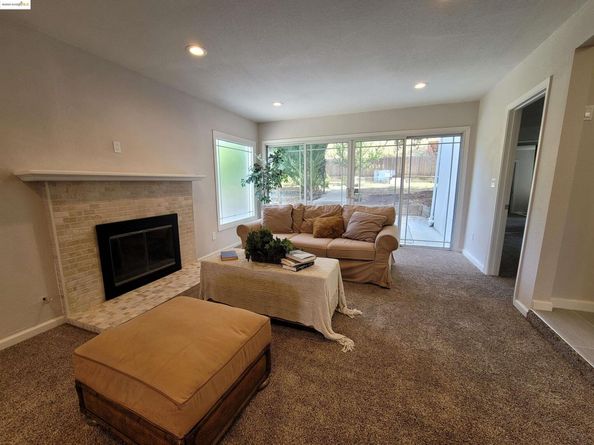 7856 Ney Ave, Oakland CA 94605