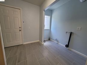 7856 Ney Ave, Oakland CA 94605