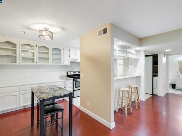 1132 carpentier st 210, San Leandro CA 94577