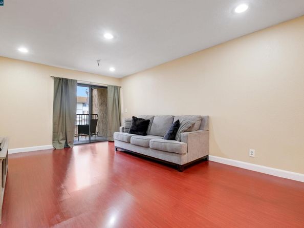 1132 carpentier st 210, San Leandro CA 94577