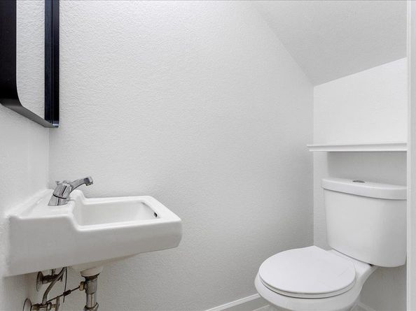 10401 Shaw St 401, Oakland CA 94605