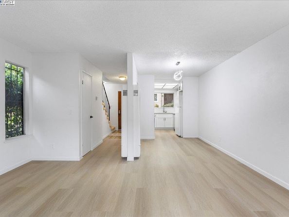 10401 Shaw St 401, Oakland CA 94605