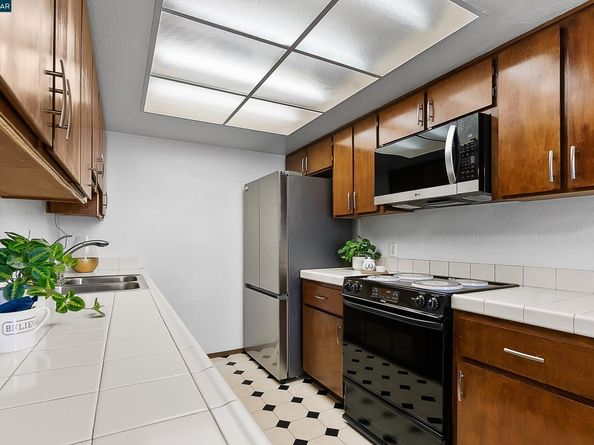 1383 Hull Ln, Martinez CA 94553