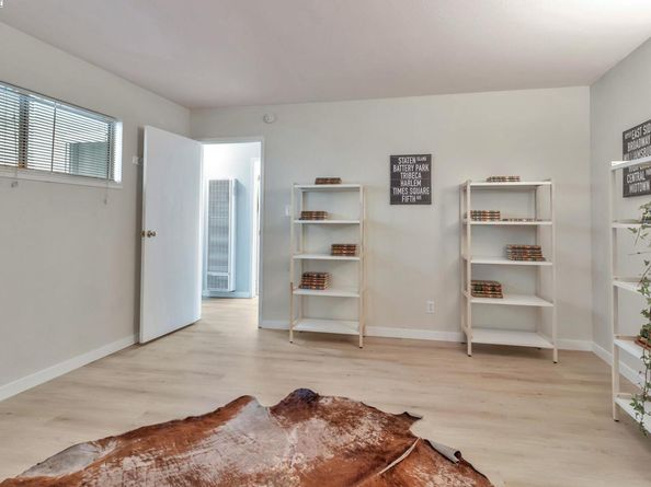 3877 Howe St 106, Oakland CA 94611