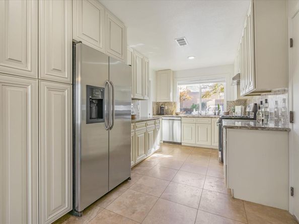 15 Long Creek Cir, Clayton CA 94517